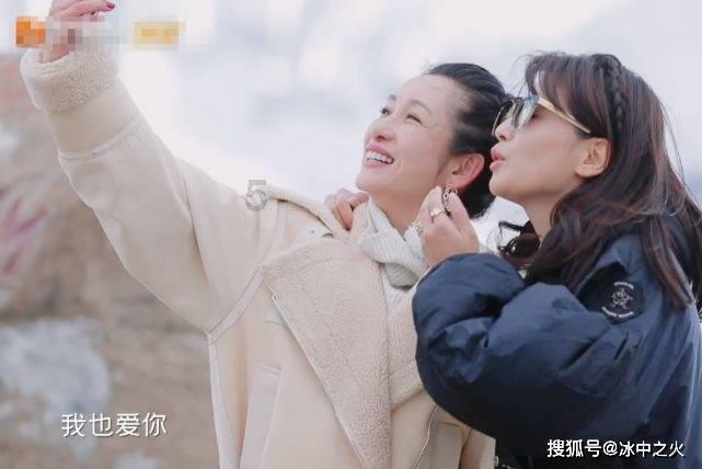 实锤了！孙颖莎王楚钦两小只代言袜子事出有因，王楠夫妇功不可没